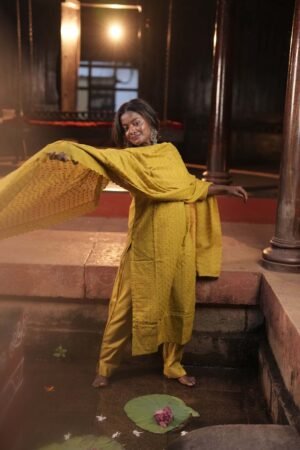 Kurthi (Pearl and Loop)